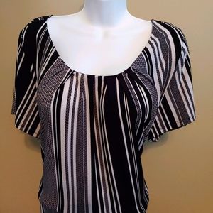 Worthington Women 2x black/white stripe scoop neck